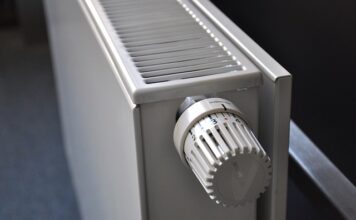 Czy termostat ma wpływ na obroty silnika?