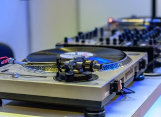 Co oznacza żółta kontrolka z wykrzyknikiem?