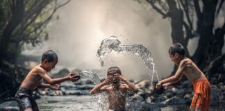 Czy można się kąpać jak chodzi pompa w basenie?