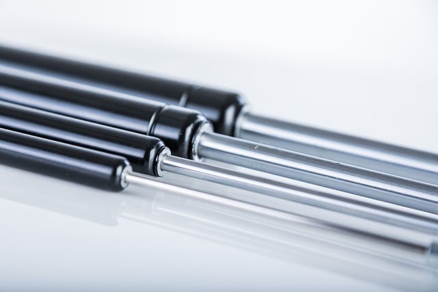 Jakiej firmy siłowniki do klapy? Jakiej firmy siłowniki do klapy?