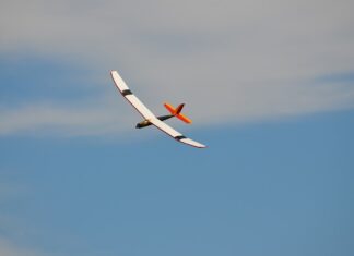 Czym skleić dolot powietrza?