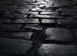 Jak przygotować podłoże pod basen stelażowy?