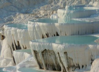 Jak wyczyścić dno basenu bez wylewania wody?