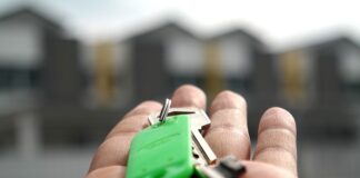Jak odblokować bagażnik Peugeot 407?