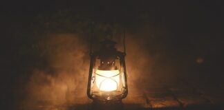 Dlaczego w aucie śmierdzi ropa?