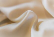 Czym się różni satyna od matu?