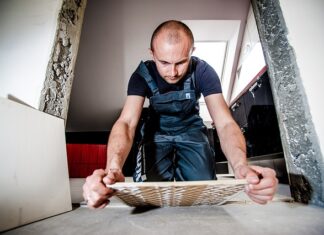 Jaki płyn znajduje się w poziomicy?