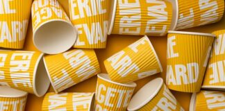 Jak zdjąć plastik z klapy bagażnika Audi a3?