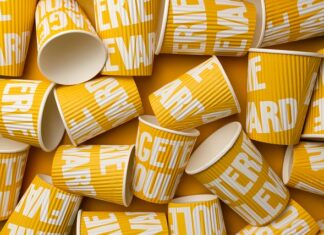 Jak zdjąć plastik z klapy bagażnika Audi a3? Jak zdjąć plastik z klapy bagażnika Audi a3?